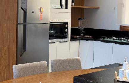 Luxuoso apartamento de 3 suítes frente rua torta - Foto 38