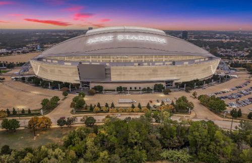 Cozy 2BR Farmhouse Apt - Sleeps 8 - FREE Parking! - Photo 42