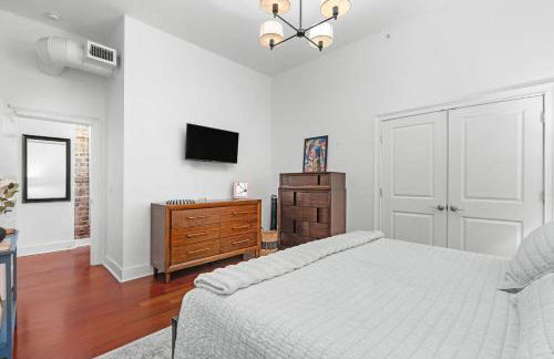 Downtown Loft- Steps away from Plant Riverside! - Foto 8