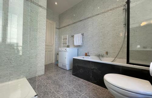 Spacious 3 BR flat Nice center - magnificent view - Foto 20