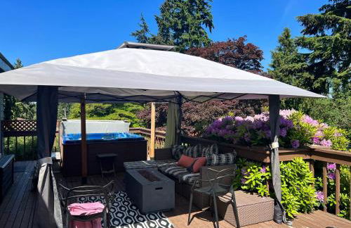 Spacious Retreat w/ Hot Tub. Perfect for Families - Photo 15