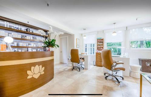 King Bed Mermaid suite - heart of Palm Beach, free parking included - Photo 13