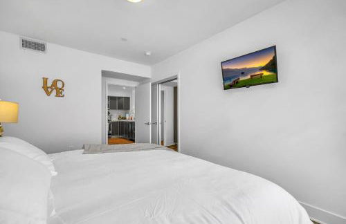 Amazing, Spacious Unit, Heart LA - Photo 34