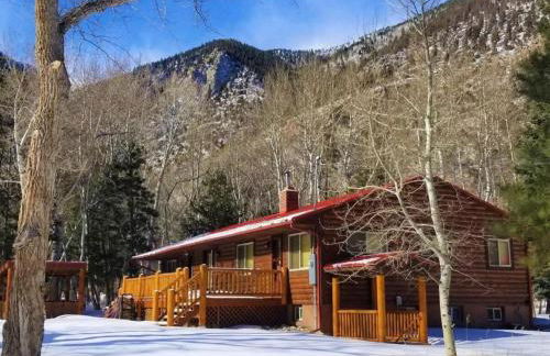 Fantastic Mountain Cottage with a Hot Tub on Beautiful Chalk Creek in Nathrop, Colorado - Foto 1