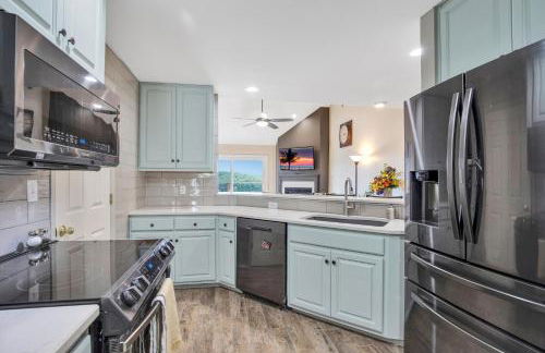 Amazing Views from Balcony, Loft & Gated Pool - Foto 12