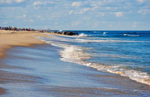 The Most Desired Summer Retreat with Private Pool Just 5 Minutes from the Beach - Foto 57