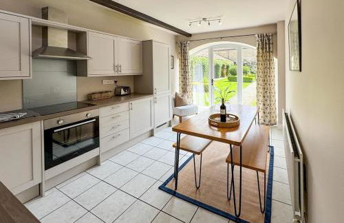 Farmhouse Feels & Peak Views - Foto 15