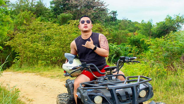 Percorrendo de quadriciclo os caminhos de terra de Boracay