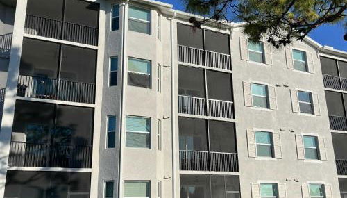 Stylish 3rd-Floor Condo with Golf Course Views - Foto 3