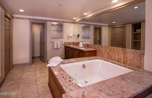 Park Plaza #304 - Beaver Creek 2-Bed Over Ice Rink - Foto 16