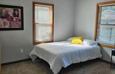 Spacious Duplex by Fairgrounds & Downtown with Fire Pit - Foto 15