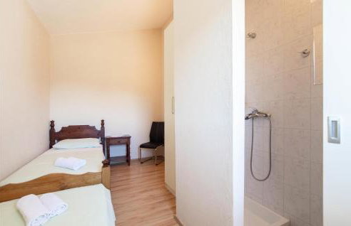 Three-Bedroom Apartment In Ostrvica - Photo 38