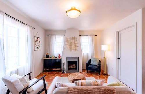 Cute & Cozy 2BR 1BA Adobe w Firepit Near UA & UMC - Foto 18