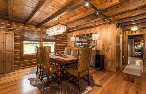 3BR Luxury Log Cabin Near Franklin - Foto 27