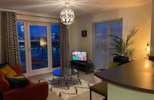 Luxury 2 Bedroom waterfront apartment with balcony - Foto 30