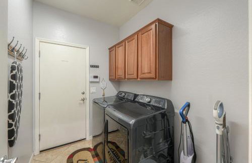 Pet friendly 3br 2ba Private optional heated Pool BBQ grill Golf Clubs close to park - Foto 40