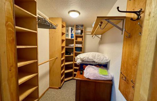 Cozy Cedar Cabin Near Silverwood Theme Park - Sleeps 5 - Quiet & Private - Foto 40