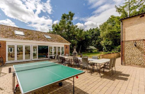 Cottage In Norfolk Sleeps 23 - Private Pool, Fishing Lake, Hot Tub Ref 99008Sc - Foto 16