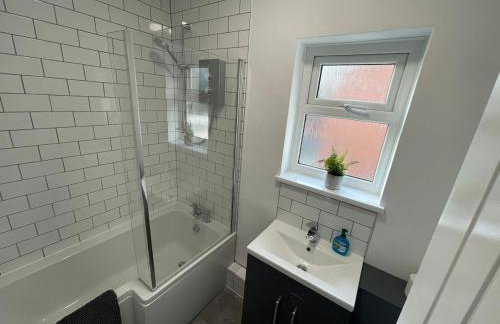 Modern, renovated 3 bed home near railway station - Foto 5