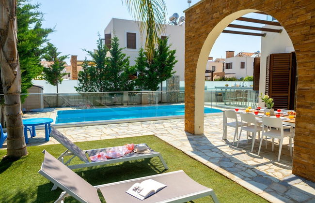 Ayia Napa Ionion Seaside Villa - Photo 4