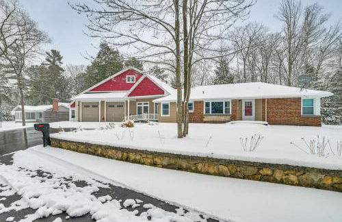 Walk to Lake Huron Beaches Home with Fire Pit! - Foto 28