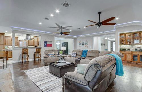 Best of Lake Conroe - Sleeps 16 - Lakefront Memories - Photo 4