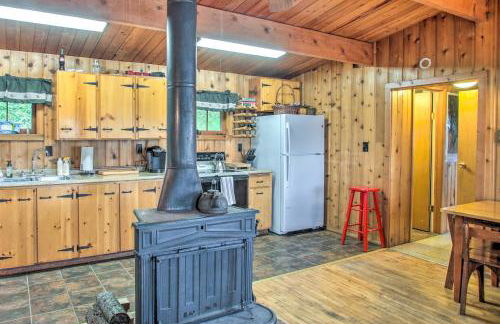 Remote Escape Serene Lakeside Cabin with Beach - Foto 7