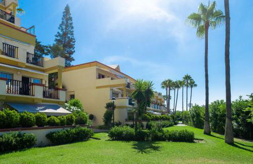 Sea Front Beach Studio Apartment - Photo 30