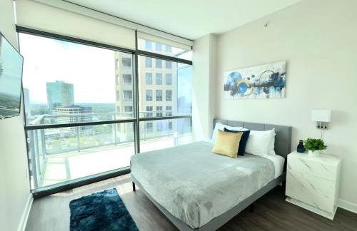 Skyline Retreat Penthouse, Top Floor, Year round Pool, City View! - Foto 39