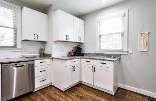 Elmwood Park Retreat Renovated 3 Bed 2 Bath DT - Foto 61