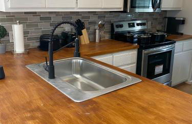 Beautiful House Sleeps 12 - Hot Tub - Breakfast - Walk to Beach - Foto 17