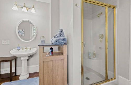 Prime West Hartford Center Location- Historic Gem - Foto 19