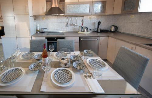 Sunrise Suite Olympiada - Luxury Beachfront Escape - Photo 10