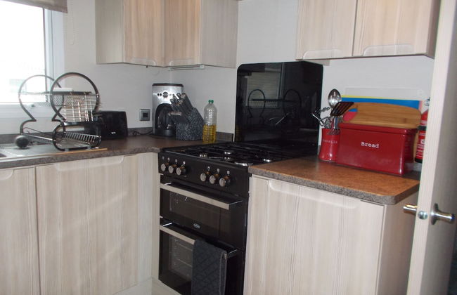 3 Bed Caravan - Sleeps 8 - Wifi - Parking - Foto 6