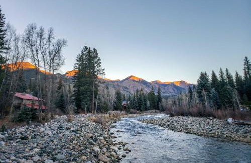 Bayfield Cabin with Wraparound Deck and Fire Pit - Foto 33