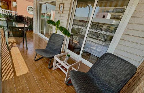Apartamento con terraza y parking en primera línea - Foto 6