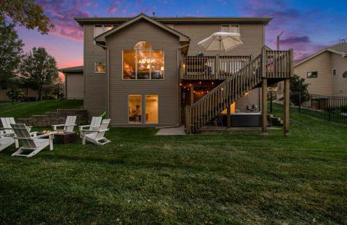 Stunning 5BR Villa Large Hot Tub & Scenic Yard - Foto 8