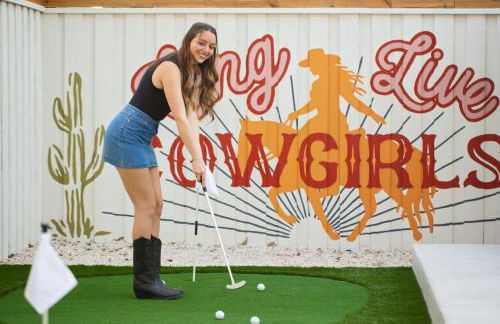 SoCo Cowgirl: Pool, Putt, Karaoke, Spa, 2mi to DT - Foto 24