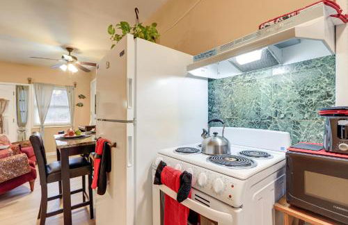 Charming Stone Mountain Studio Deck and No Steps - Foto 14