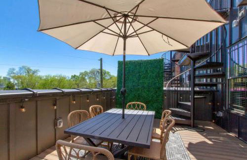 The Ultimate Double Rooftop Deck with Skyline Views - Foto 46
