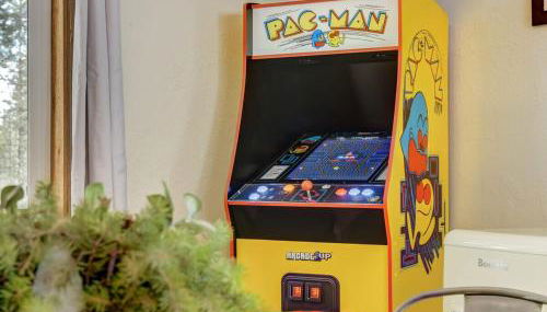 Pinetop Cabin Hot Tub BBQ Arcade Scenic Escape - Foto 5