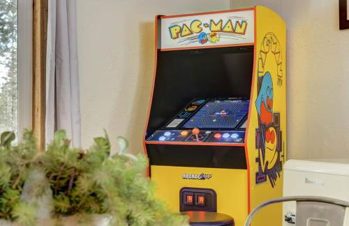 Pinetop Cabin Hot Tub BBQ Arcade Scenic Escape - Foto 5