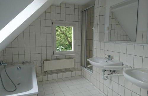 Sonniges Häuschen mit Garten - Foto 8