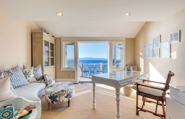 Waterfront 4bdr w/ Deck, Stunning Views, Fire Pit Cedar Street by Avantstay - Foto 30