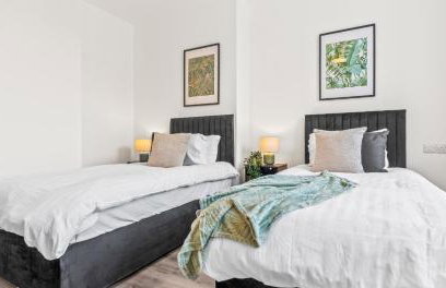 2BR Apartment with Sofa bed I Prime Town Centre Location I Gold St D-Lux, Modern Amenities, Walk to Train, Bus Stations, Shops & Cafés I Leisure and Business Stays Welcome - Foto 10