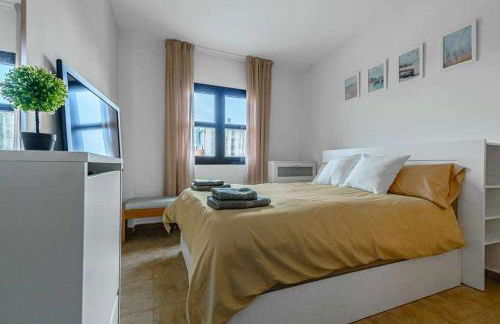 Apartamento junto a la playa 4p piscina y parking - Foto 2