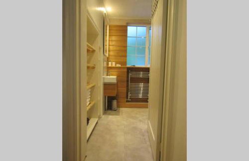 Lovely Spacious Cottage Near The Coast - Foto 8