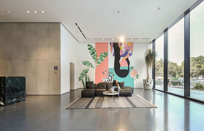 Opulent Ease 2BR Apt in Midtown - Foto 2