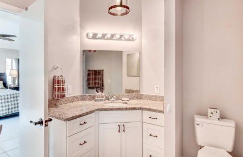 Screened Porch Waterfront Home in Deltona! - Foto 15