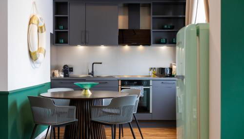 Emerald Suite Design in Neumünster - Foto 4, stove, dishwasher, toaster, minibar